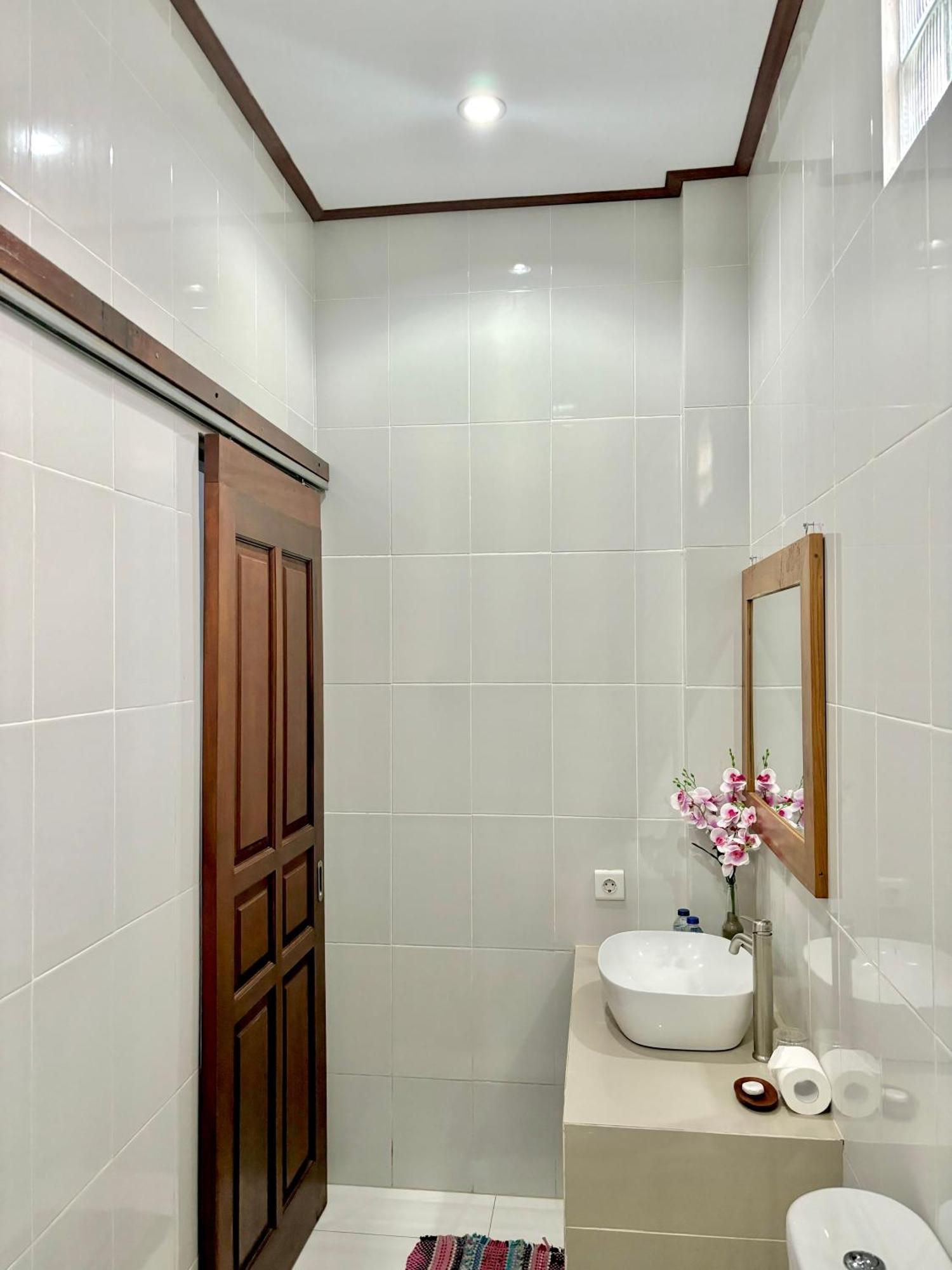 The Lima Home Stay In Canggu Exterior photo