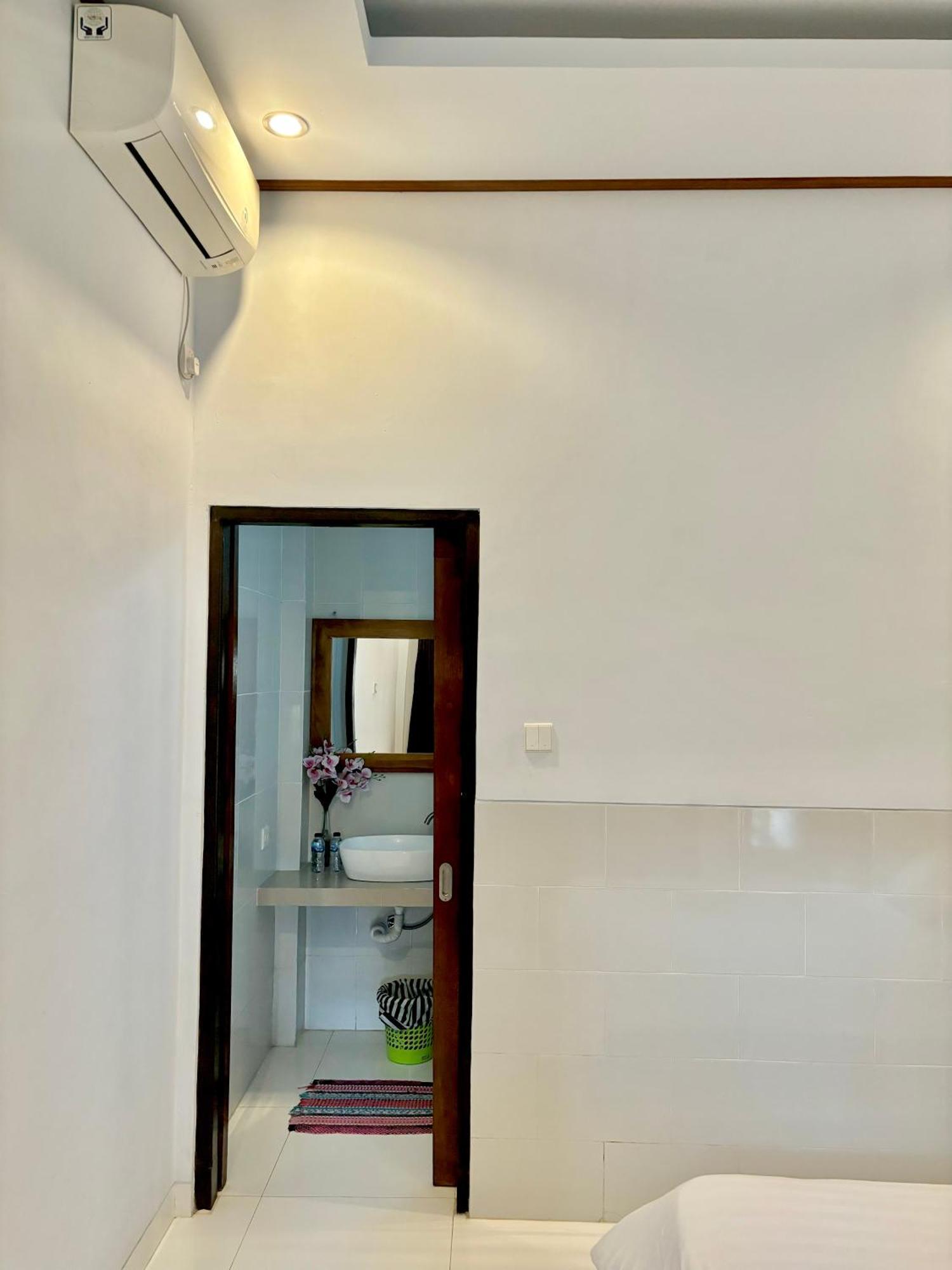 The Lima Home Stay In Canggu Exterior photo